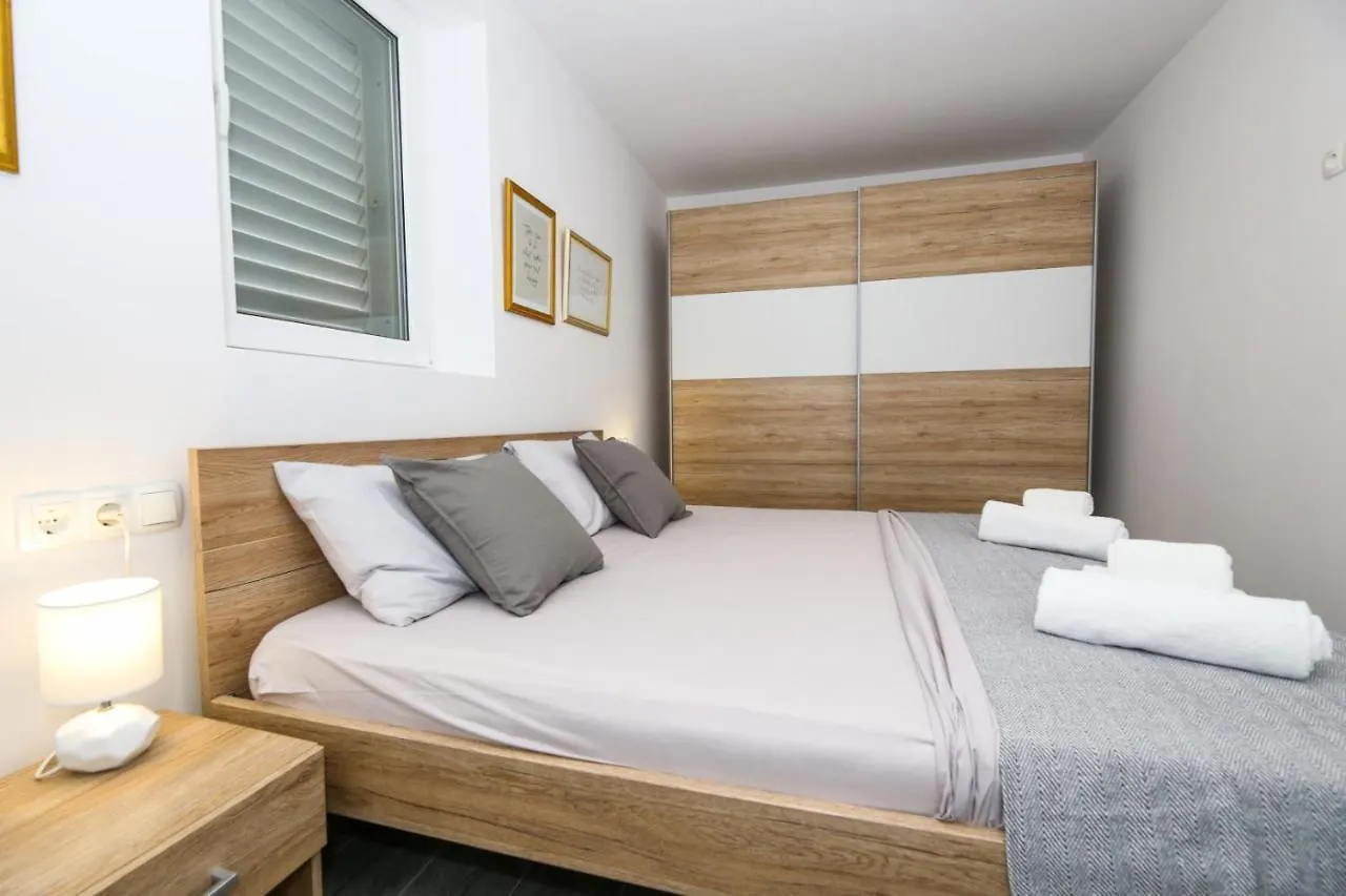 Holiday Home Ambi For 6 Near Trogir