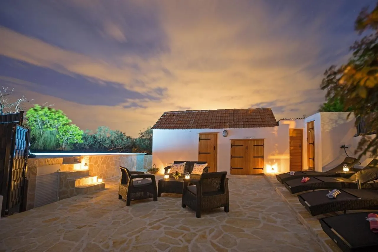 Holiday Home Ambi For 6 Near Trogir