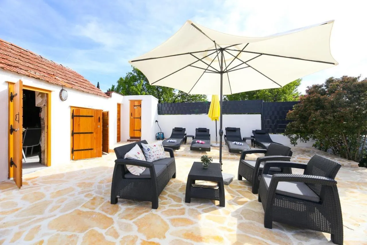 Holiday Home Ambi For 6 Near Trogir