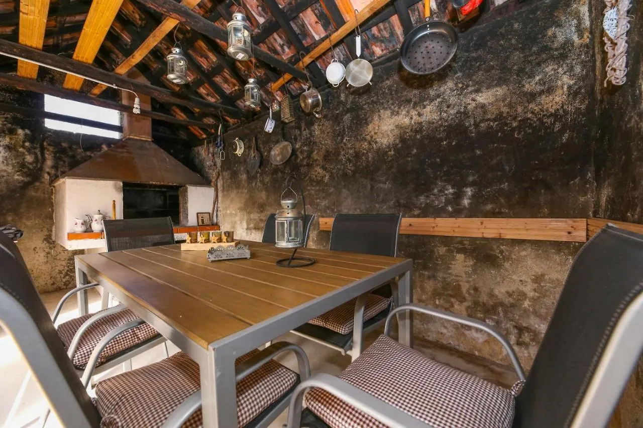 Holiday Home Ambi For 6 Near Trogir