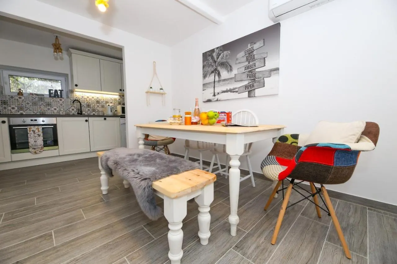 Holiday Home Ambi For 6 Near Trogir