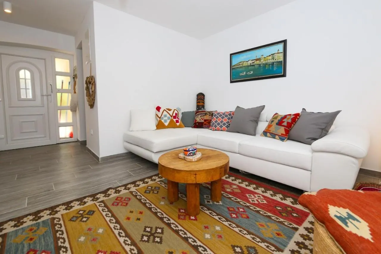 Holiday Home Ambi For 6 Near Trogir