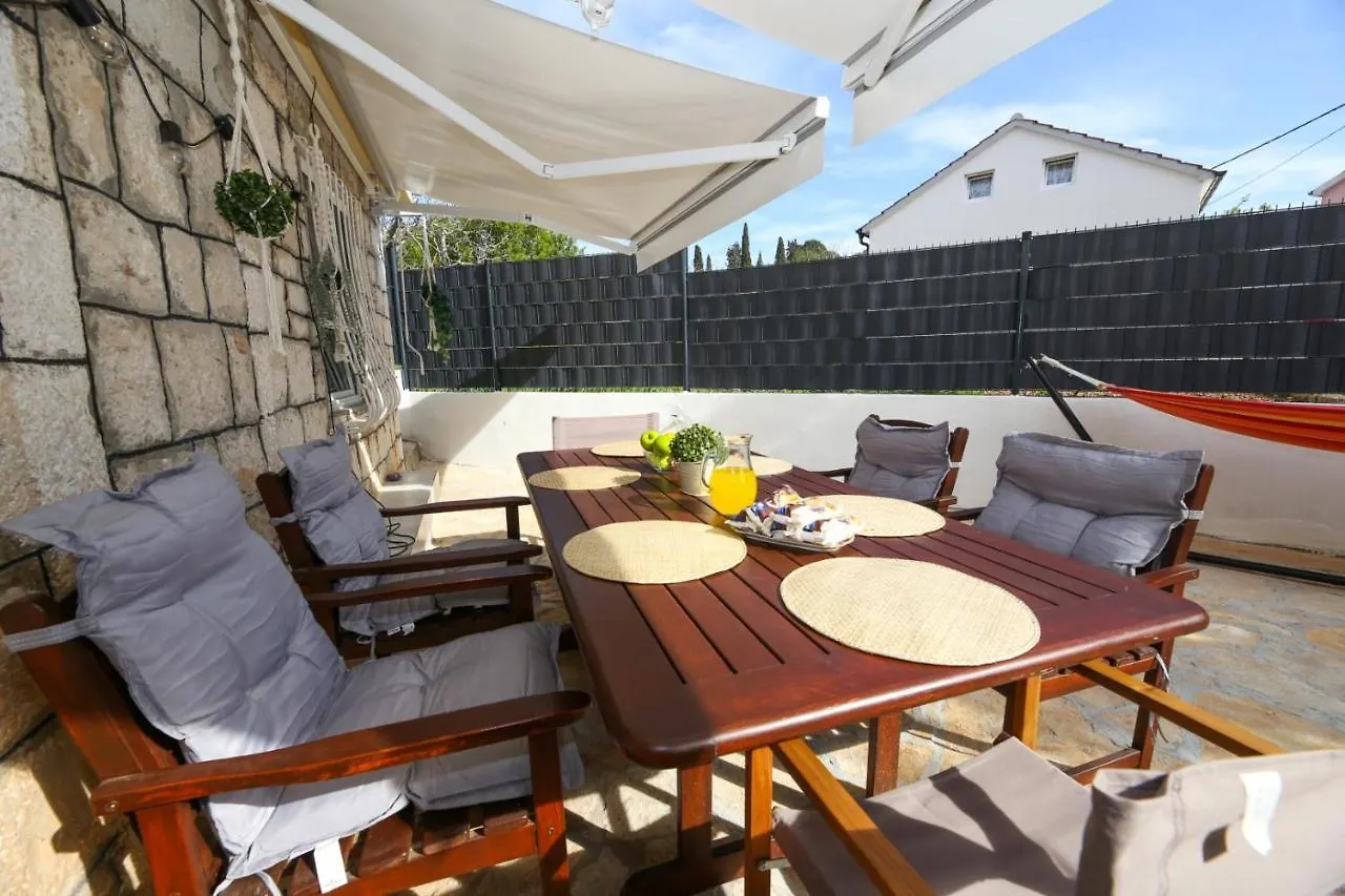 Holiday Home Ambi For 6 Near Trogir