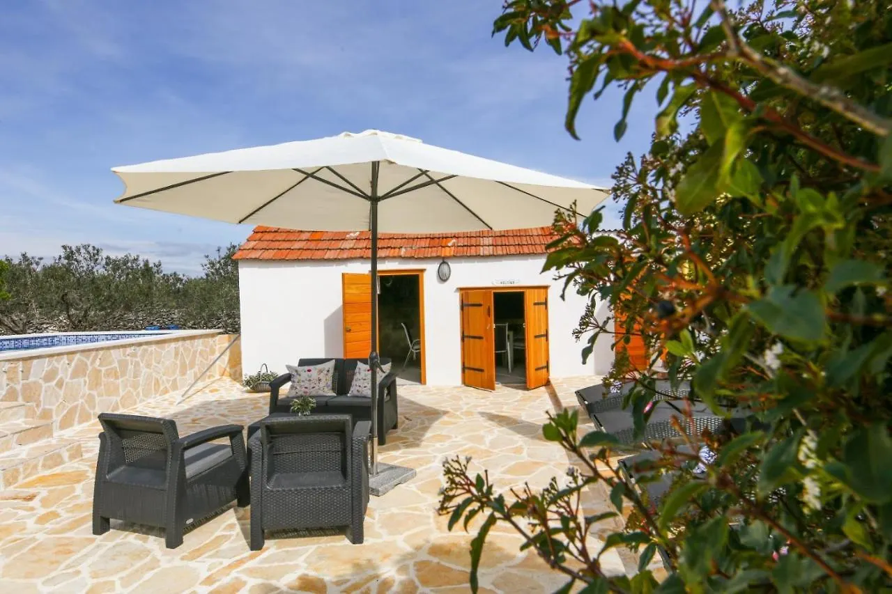Holiday Home Ambi For 6 Near Trogir