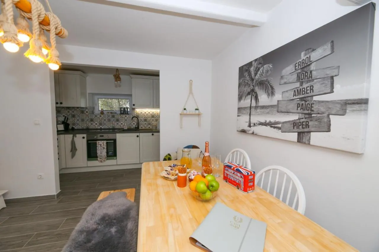 Holiday Home Ambi For 6 Near Trogir