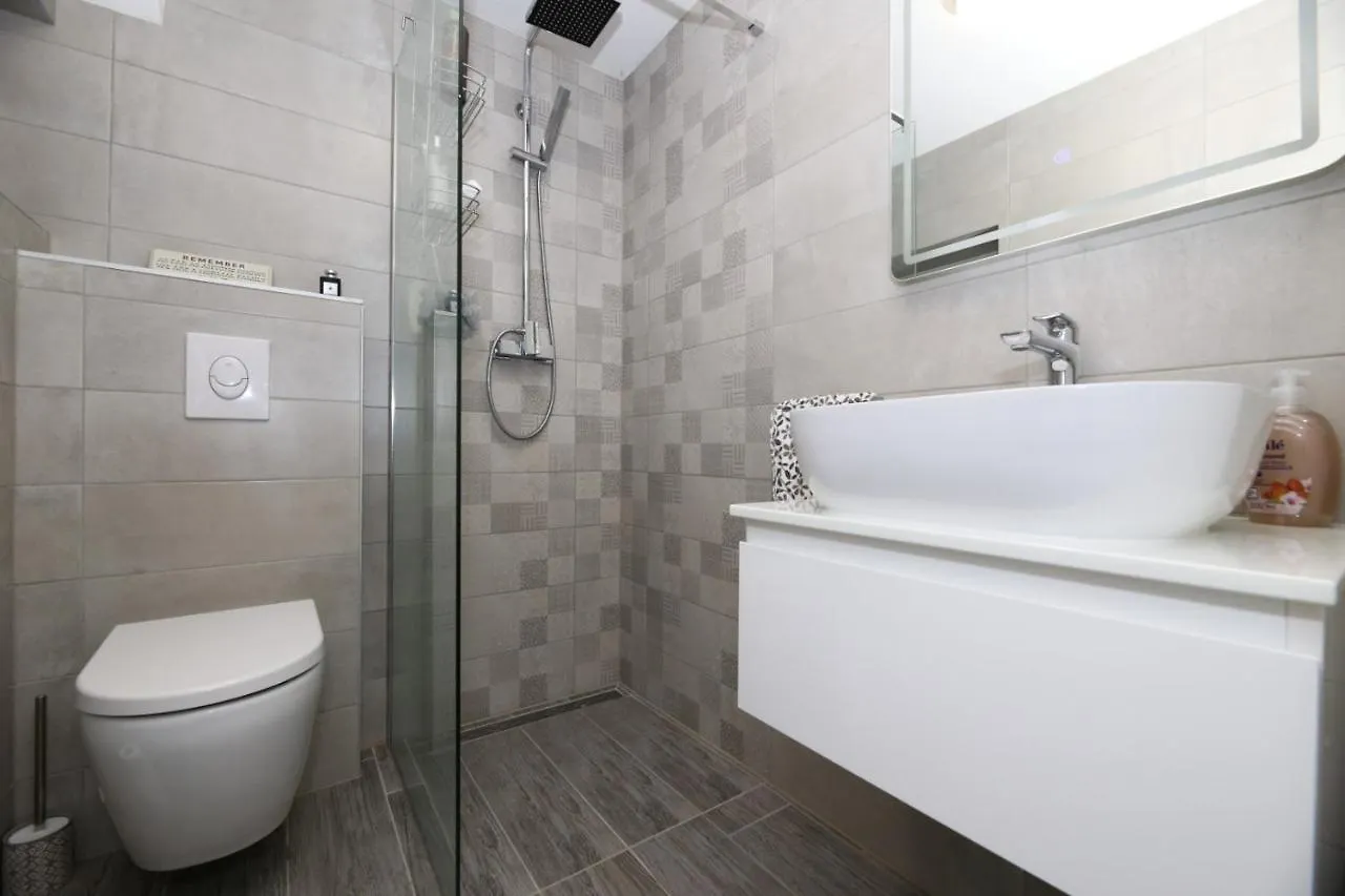 Holiday Home Ambi For 6 Near Trogir