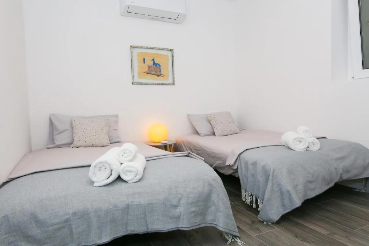 Holiday Home Ambi For 6 Near Trogir