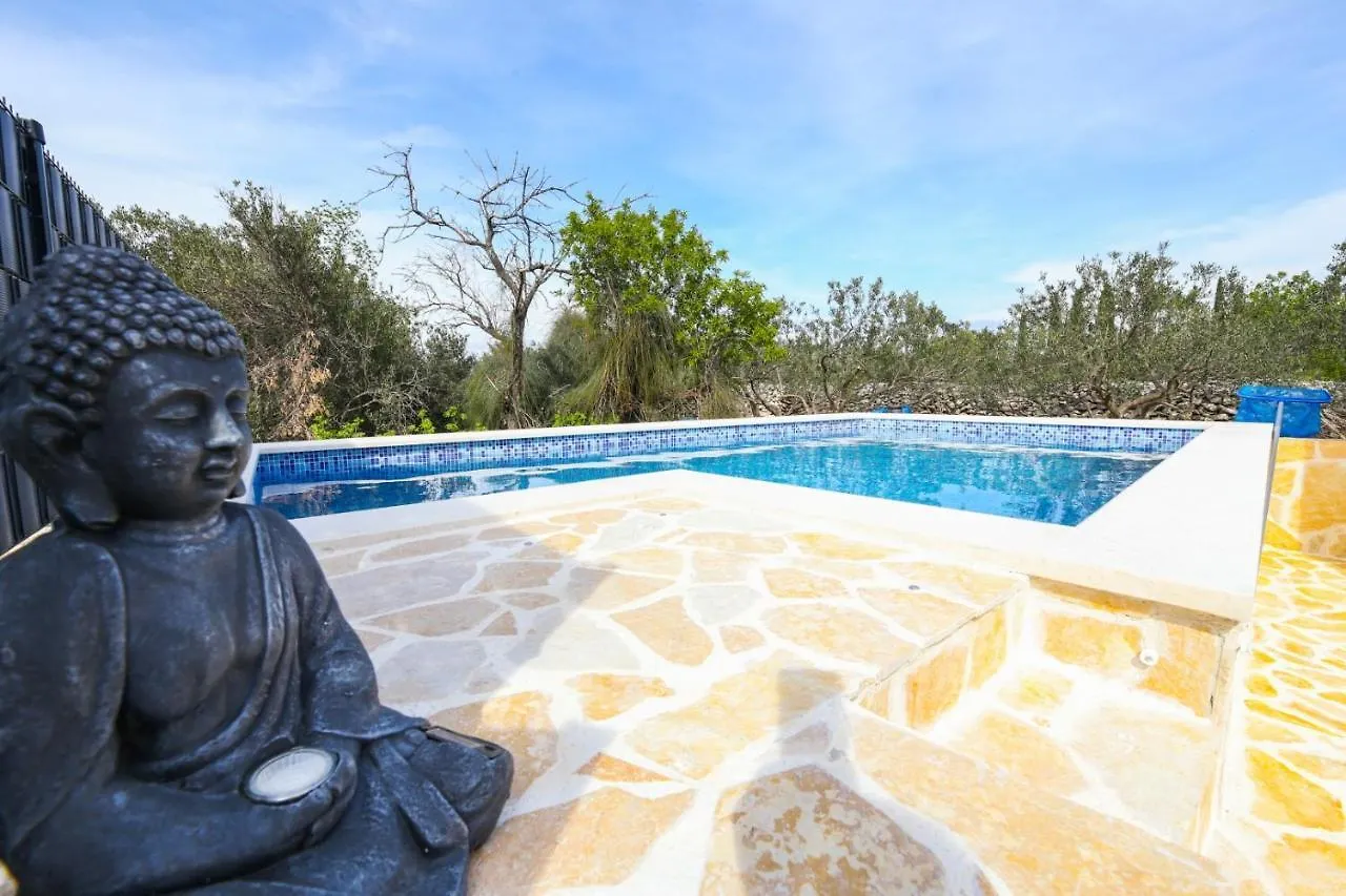 Holiday Home Ambi For 6 Near Trogir