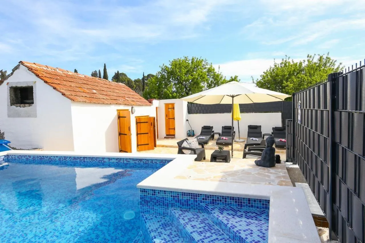 Holiday Home Ambi For 6 Near Trogir