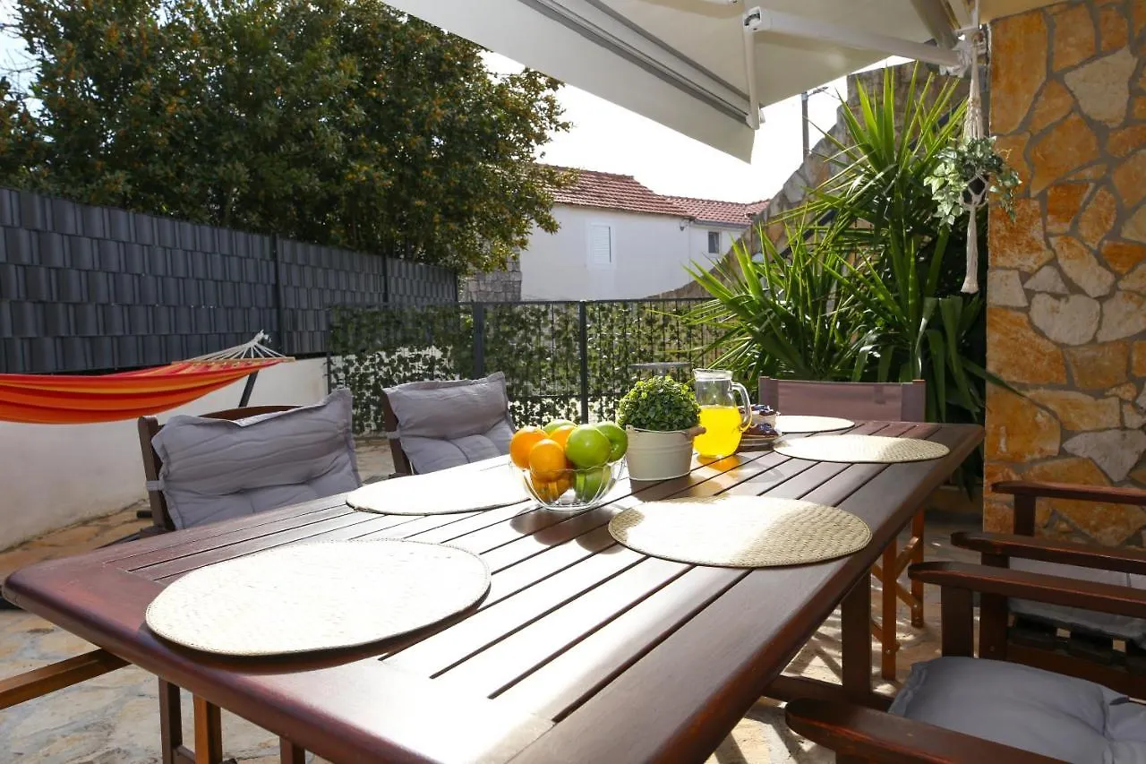 Holiday Home Ambi For 6 Near Trogir